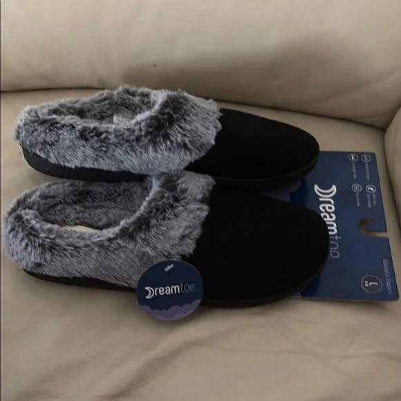 Dreamtoe Women's Black Slippers - Picture 5 of 5